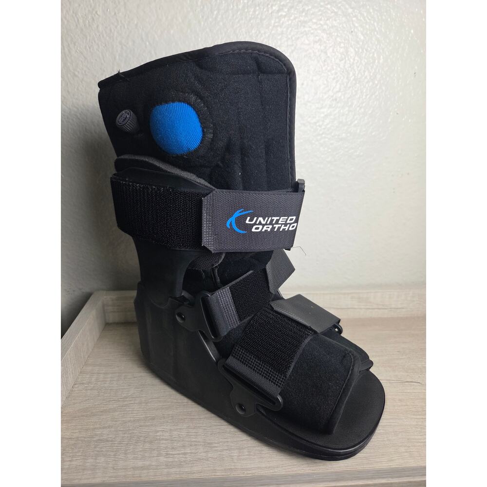 United Ortho Short Air Cam Walker Fracture Boot, Size‎ SM, Black
